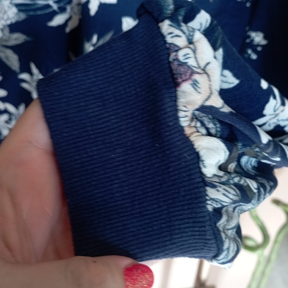 🧿🧿🧿 Shein Navy Floral Jersey Sweatshirt - Picture 13 of 15